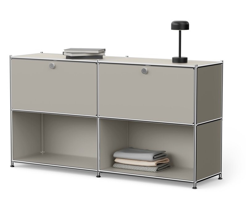 Tchibo - Sideboard Metall »Cn3« mit 2 versetzbaren Klappenfächern - 152x40x82,5cm - hellgrau - Stahl / Aluminium / Kunststoff